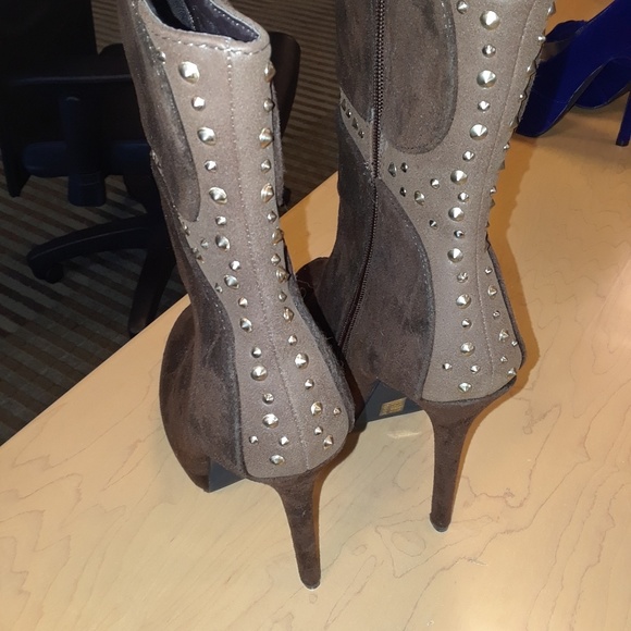 Shoes - Picture 2 of 3